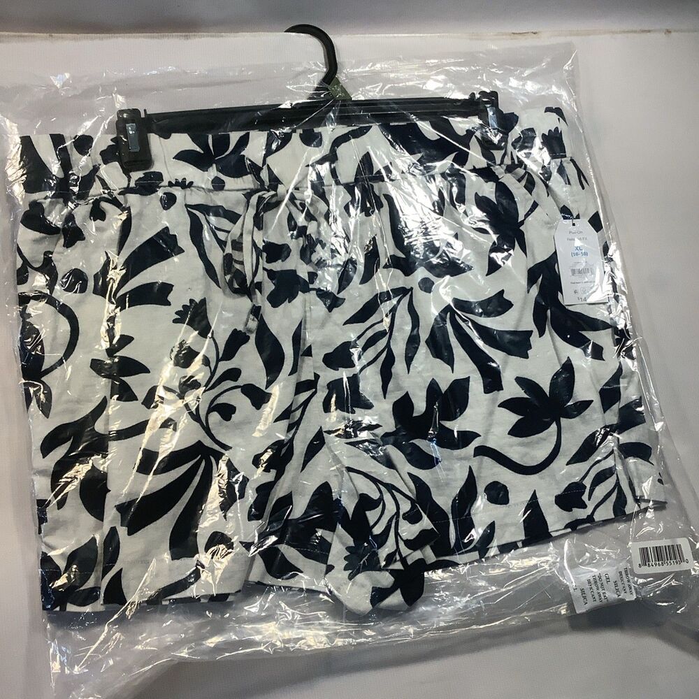Time and Tru White and Navy Floral Athletic Shorts